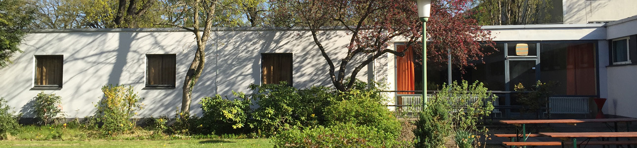 Außenansicht der Kegelhalle am Lenther Steig 7.